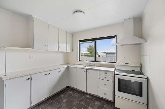 2/10 Hudson Road Flaxmere_4