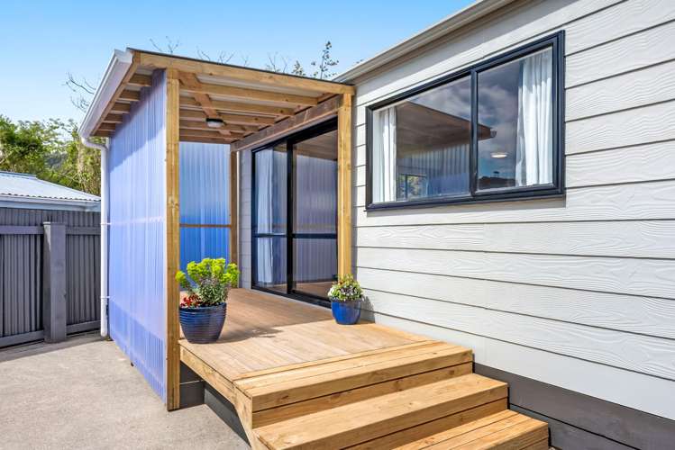 16A Watkins Grove Taita_1