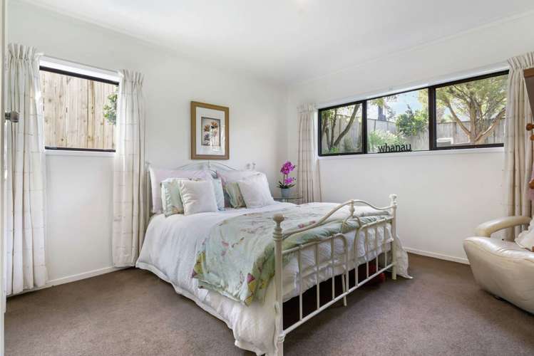 2/87 Beach Road Mellons Bay_13