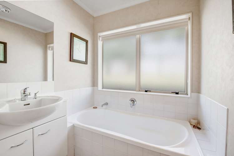 19 Grovenor Drive Orewa_14