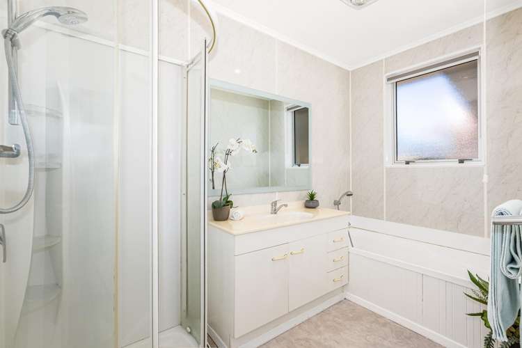 8 Tacoma Drive Totara Park_12