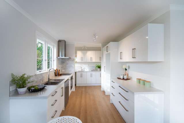 PERFECTLY POSITIONED WITH VIEWS TO THE OCEAN