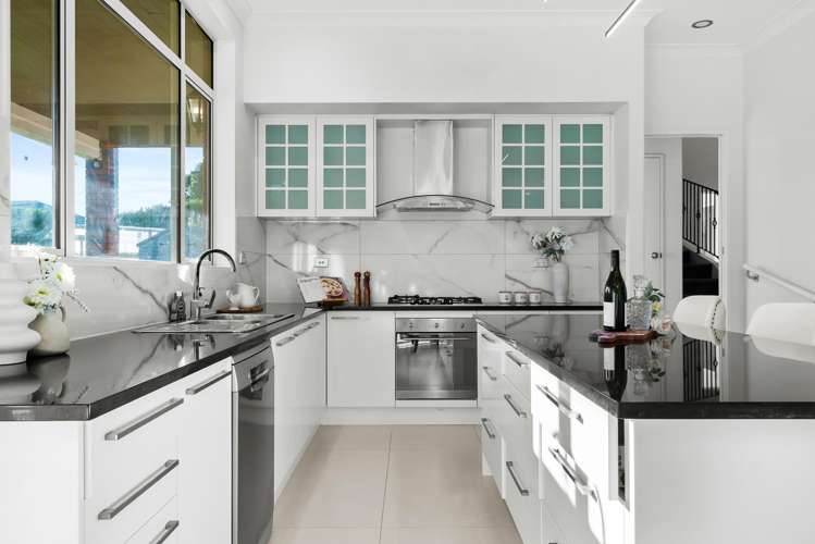 16 Michael Bosher Way Flat Bush_6