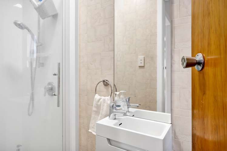 196 Seaview Road Westown_12