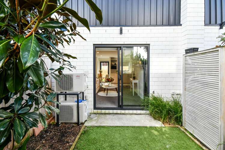 9/22 Yeovil Road Te Atatu Peninsula_9