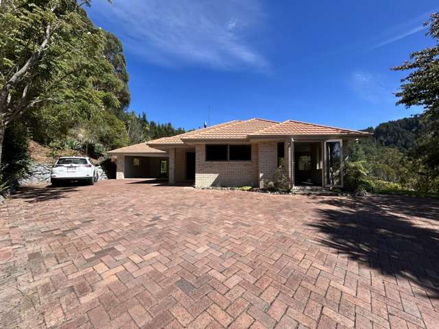 Tranquil living with room to breathe