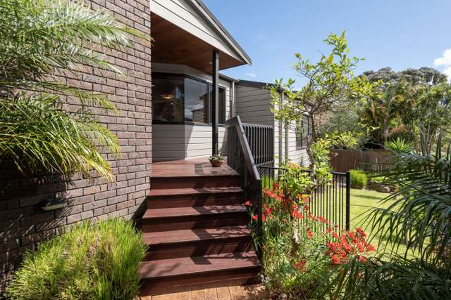 6 Borrowdace Avenue Botany Downs_1