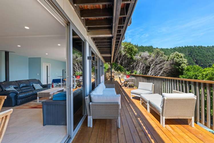 Burneys Beach Arapaoa Island_21