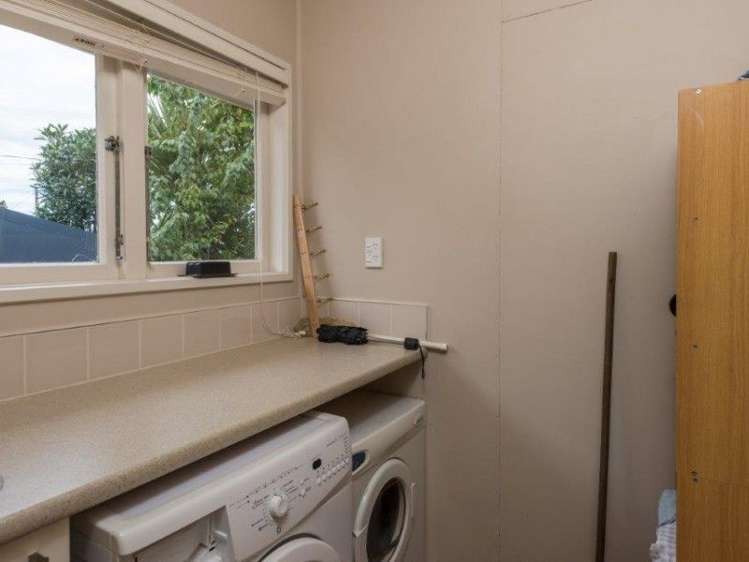 19 Neale Avenue Stoke_12