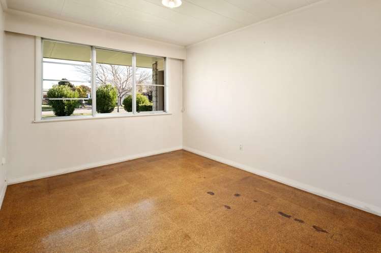 18 Newbourne Crescent Redwoodtown_12