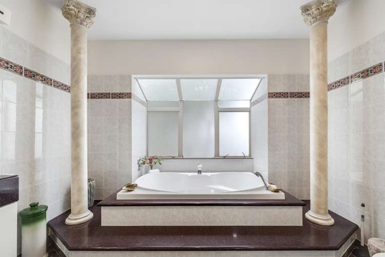 384 Whitford Road Whitford_14