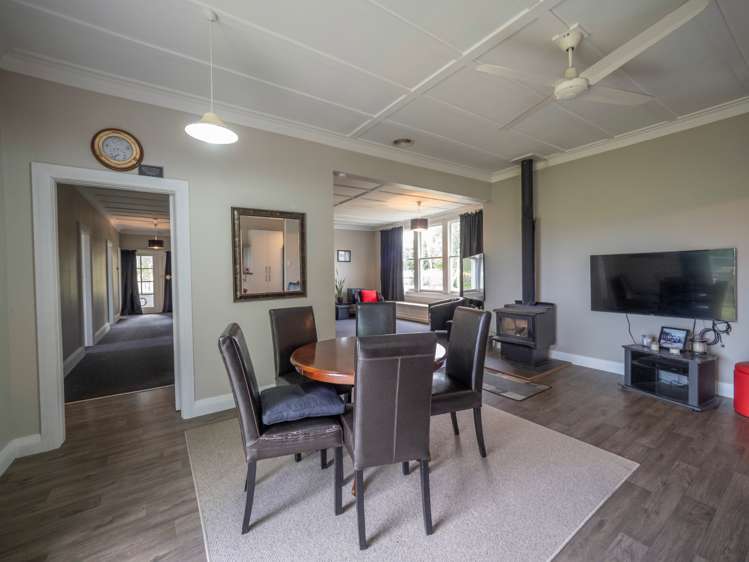 2532 Lake Ferry Road Pirinoa_9