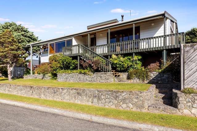 Character Sun-Filled Home with Bonus Studio
