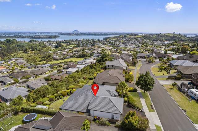 Beautiful Home with Stunning Views!