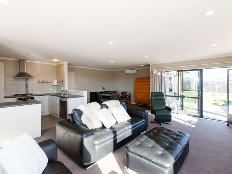 176 Pacific Drive Fitzherbert_5