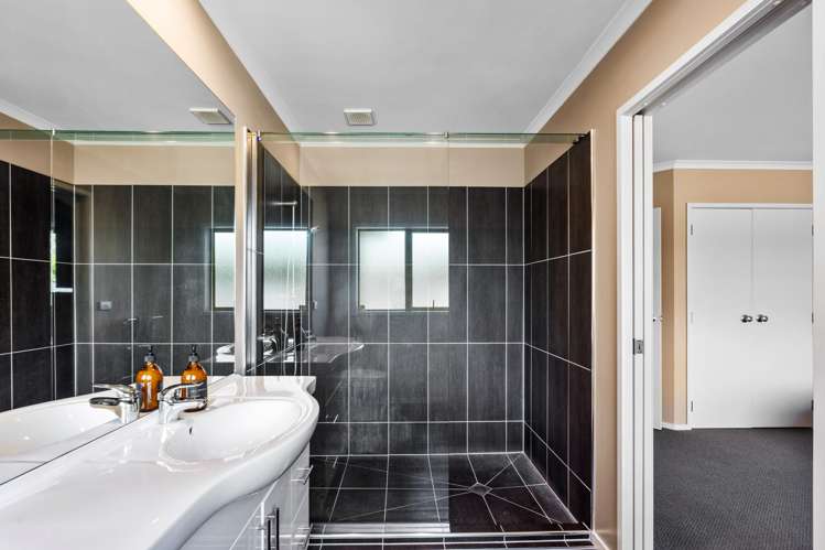 11 Lewis Way Poraiti_12