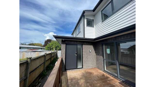 4 beds brand new property in Massey
