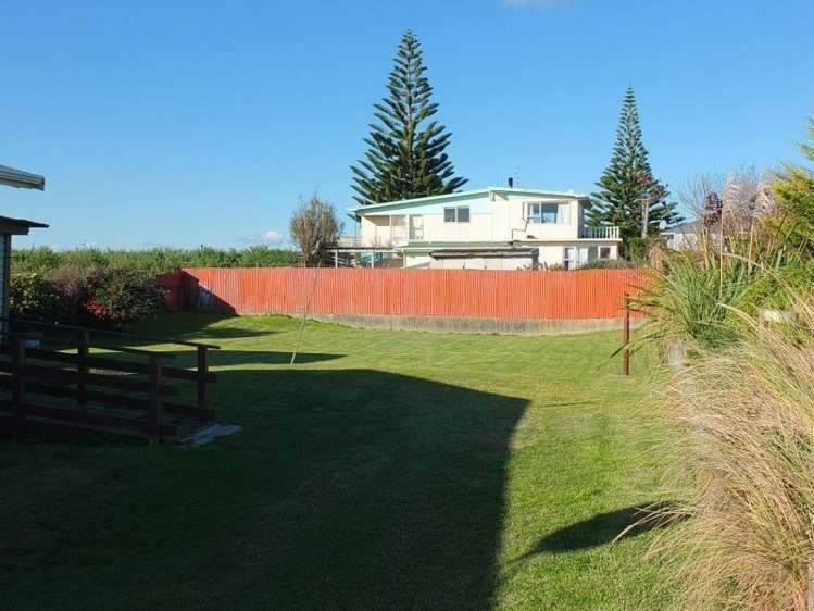9 Huia Street Foxton Beach_17