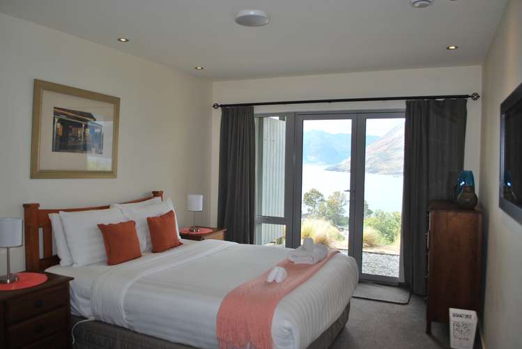 2/70 Dart Place Fernhill/Sunshine Bay_5