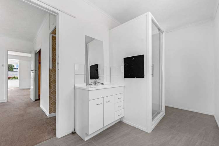 141 Centreway Road Orewa_13