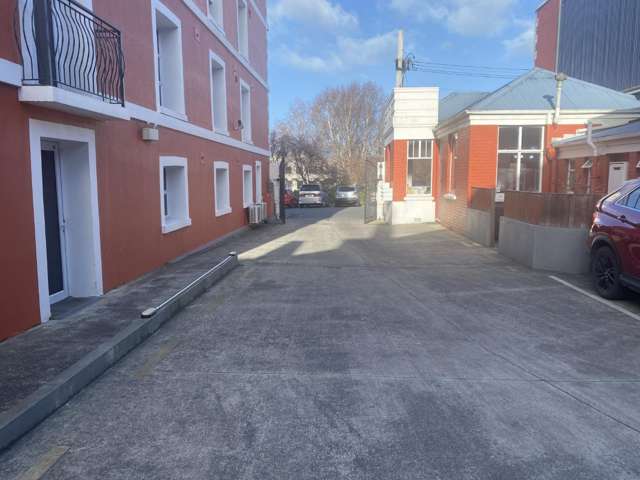 5/2 Manor Place 2202_2