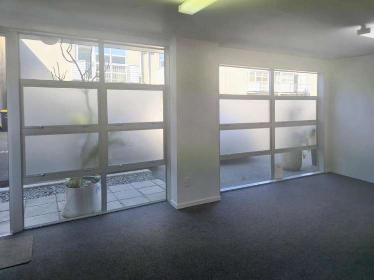 16/27 Waterman Place Ferrymead_2