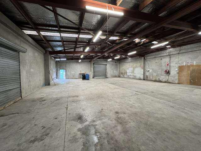 Warehouse/121 Eastern Hutt Road Taita_1