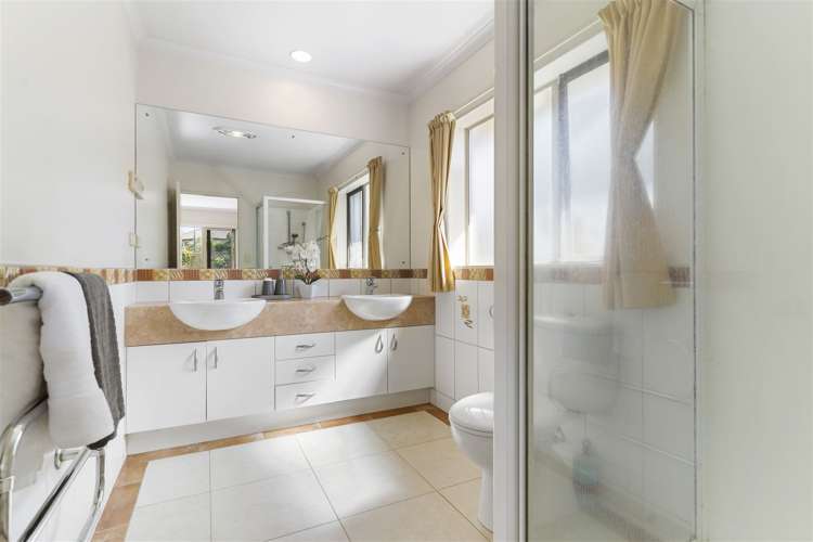 10 William Woods Court Flat Bush_16