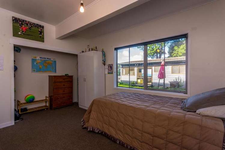 8 Kauri Point Road Laingholm_12