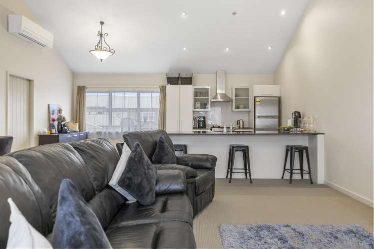 31 Chateau Crescent Rangatira Park_9