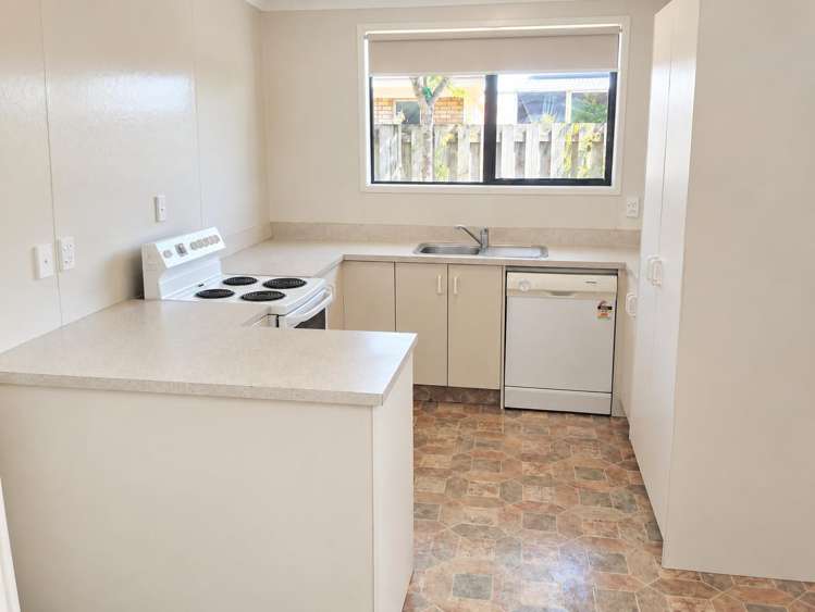 19 Pointon Glade Brymer Heights_1