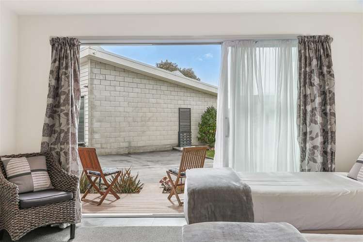 5,7 and 8/27 Marine Parade Carters Beach_25