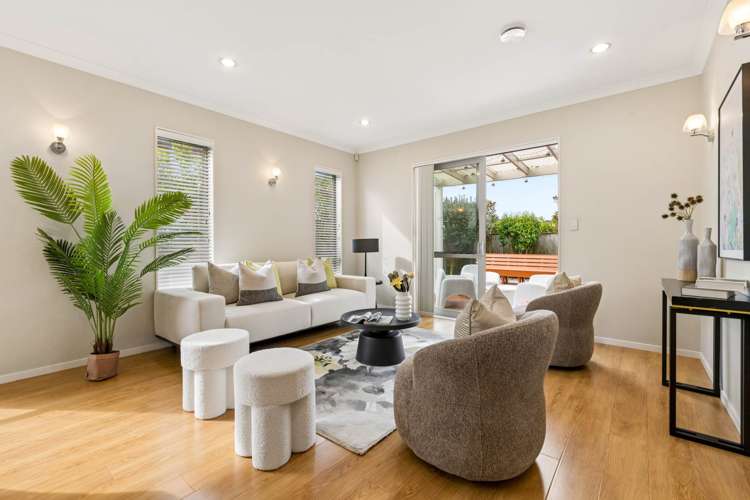 4 Sunglade Grove Flat Bush_10