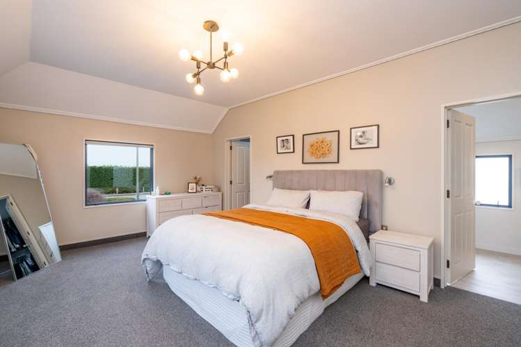 712 Queens Drive Waikiwi_12
