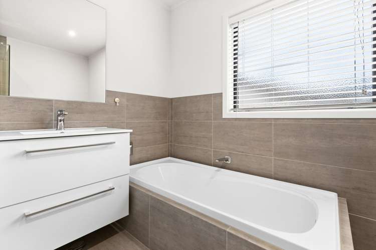 5 Anna Lane Raureka_11