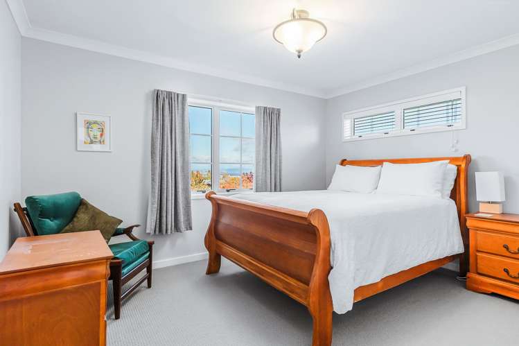 18 Chateau Crescent Rangatira Park_18