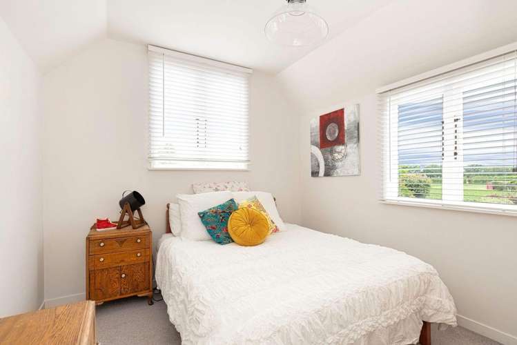 77 McLeavey Road 10519_15