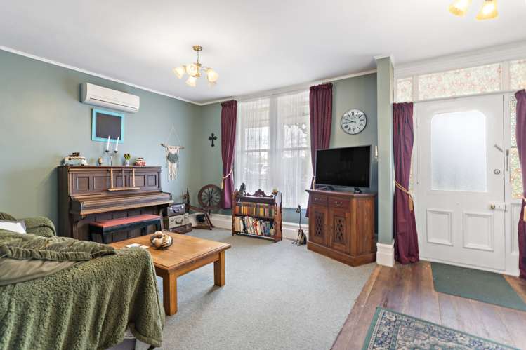 168 High Street South Carterton_2