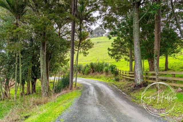 55 Puriri Glade Maungaturoto_1