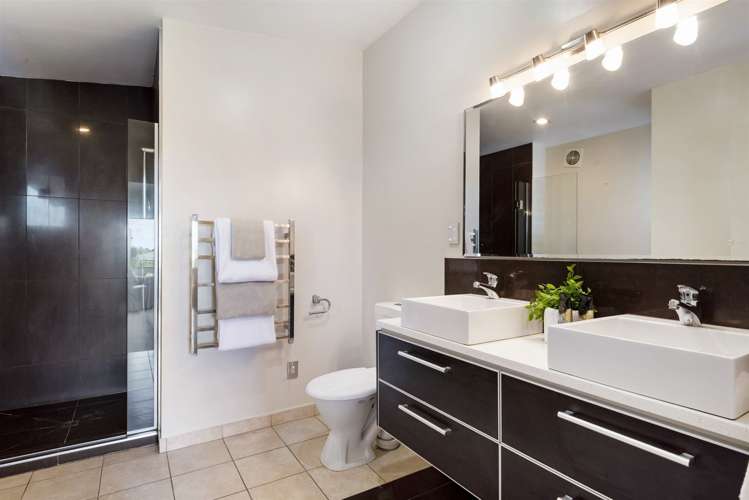 2/71 Pupuke Road Northcote_15