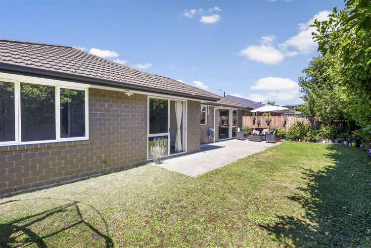 64 Farnborough Drive Grandview Heights_16