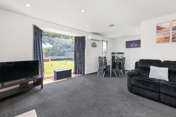 2/18 Dumfries Drive Hei Hei_8