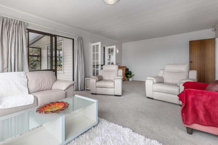 19 Forth Place Papakowhai_4