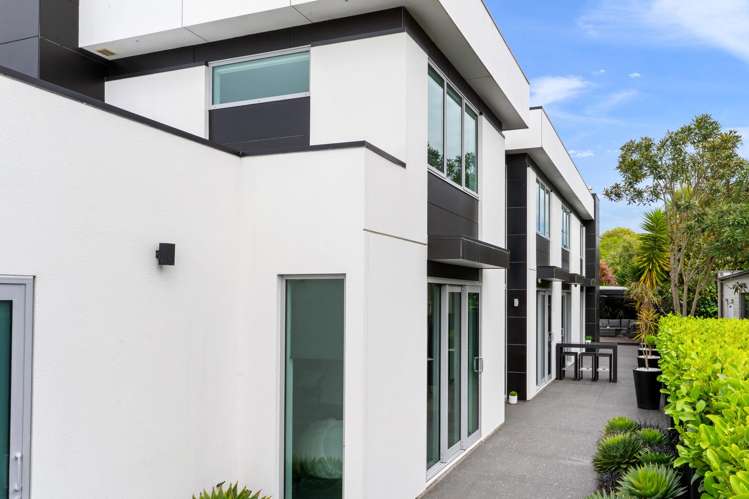 19 Devonport Lane Merivale_17