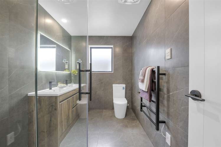 24 Dungloe Avenue Flat Bush_26