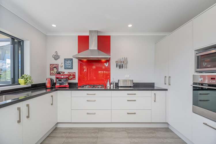 28 Motukorure Parade Cooks Beach_7