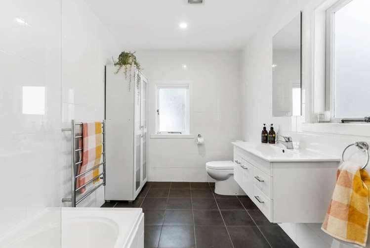 105 Glendale Road Glen Eden_13