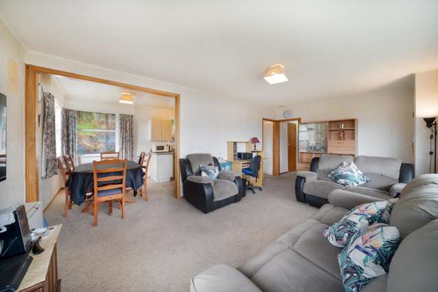 3 Jonathan Way Paparangi_2