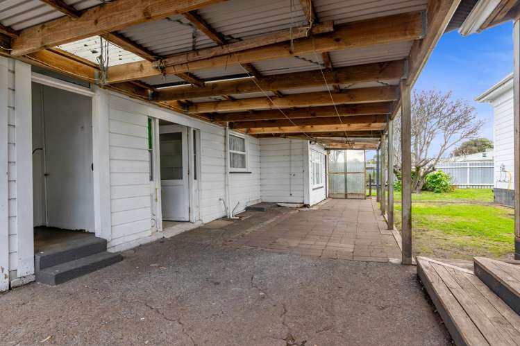 76 South Road Manaia_22