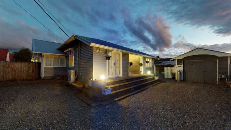 556a Queen Street East_0